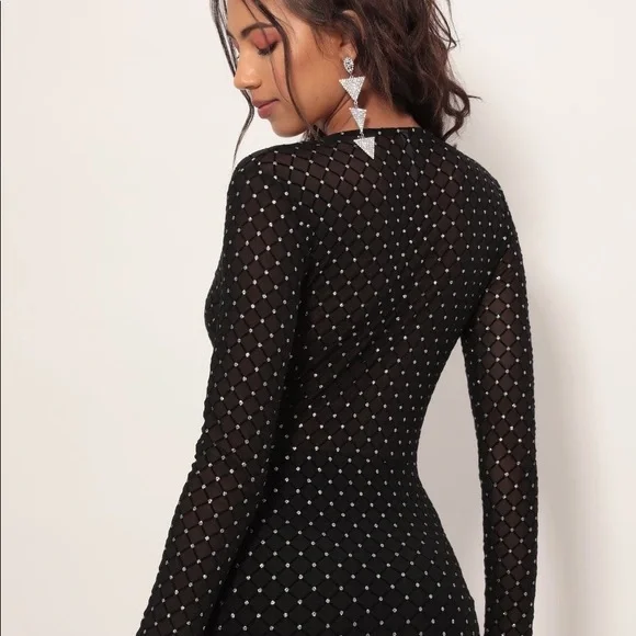 ❌SOLD❌❗️🎉 HP! 🎉 Plunge Long Sleeve Dress in Diamonds ✨ - Picture 4 of 4